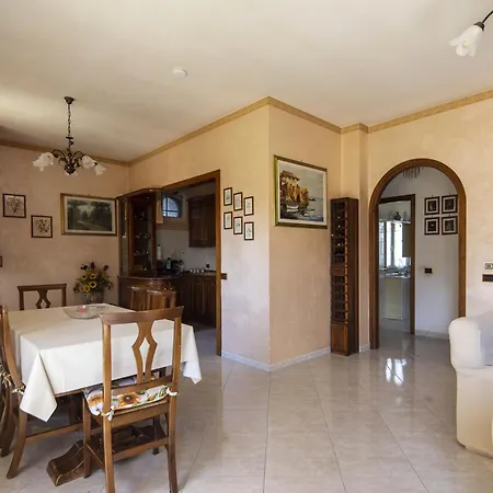 Апартаменты Il Rifugio Della Regina - Casa Con Patio Марта