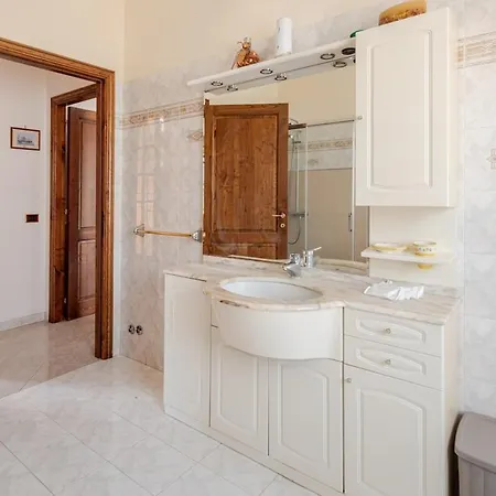 Il Rifugio Della Regina - Casa Con Patio Марта